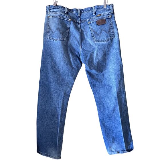 Vintage Wrangler Advanced Comfort Regular Fit Bootcut Jeans in a size 36x30 - Picture 7 of 10